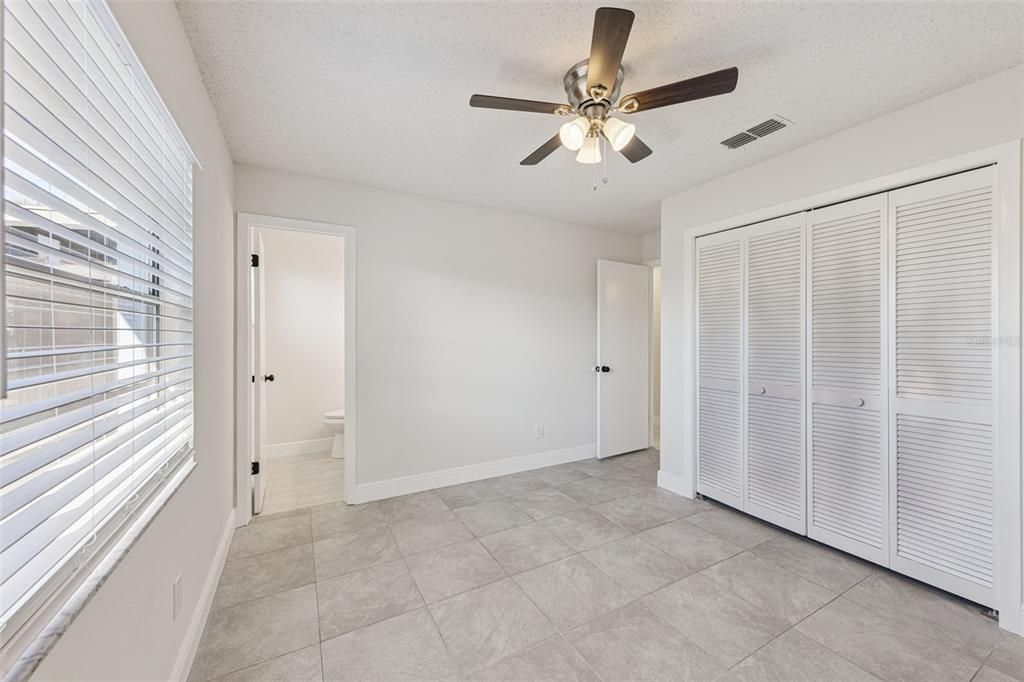 For Sale: $300,000 (3 beds, 1 baths, 934 Square Feet)