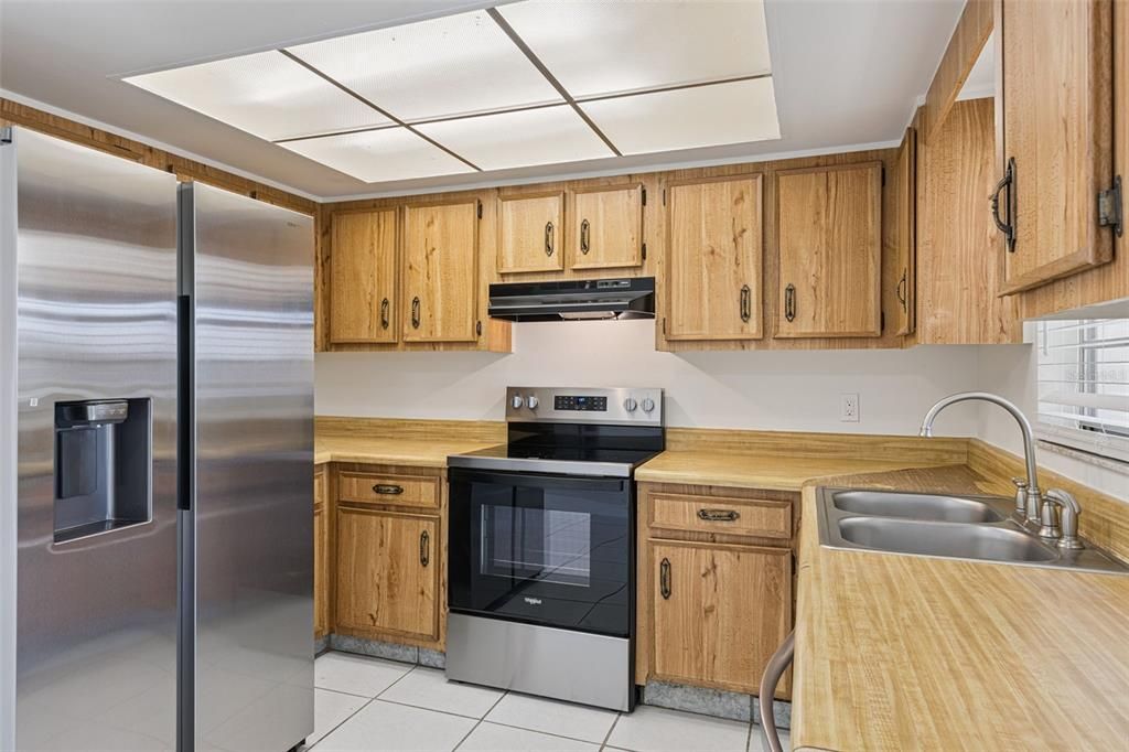 For Sale: $300,000 (3 beds, 1 baths, 934 Square Feet)