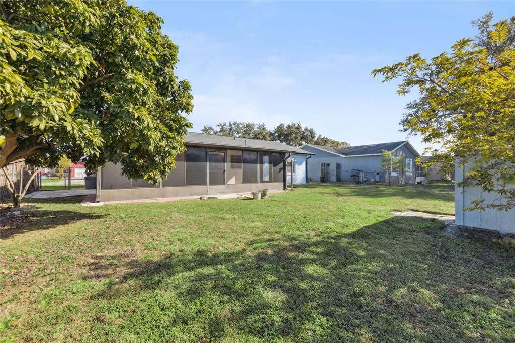 For Sale: $300,000 (3 beds, 1 baths, 934 Square Feet)