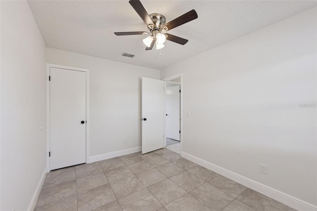 For Sale: $300,000 (3 beds, 1 baths, 934 Square Feet)