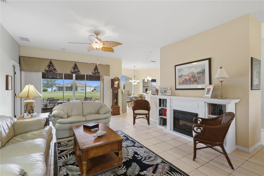 For Sale: $364,900 (2 beds, 2 baths, 1564 Square Feet)