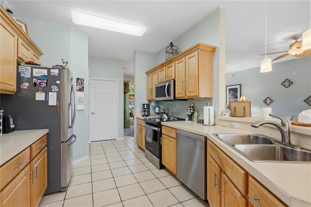 For Sale: $364,900 (2 beds, 2 baths, 1564 Square Feet)
