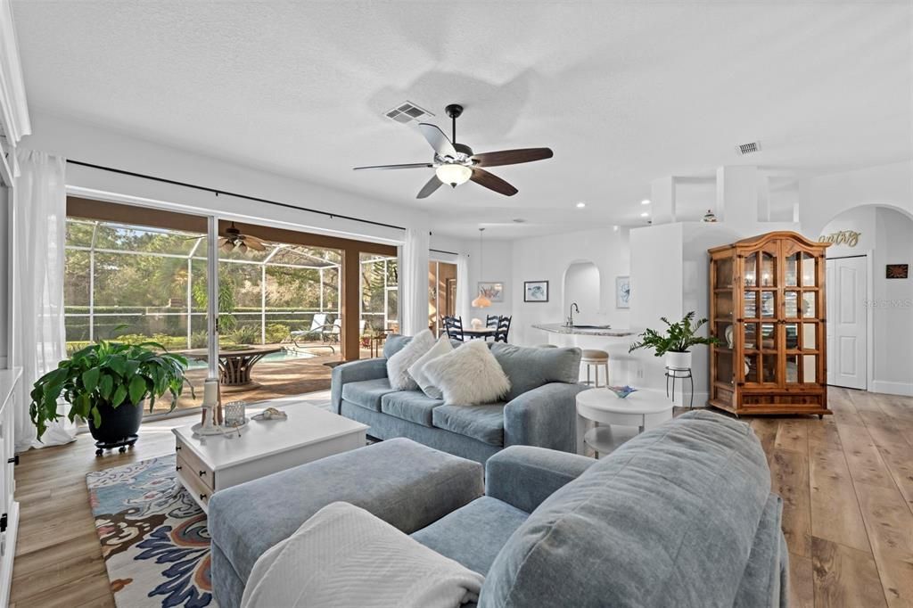 待售: $429,000 (3 贝兹, 2 浴室, 2060 平方英尺)