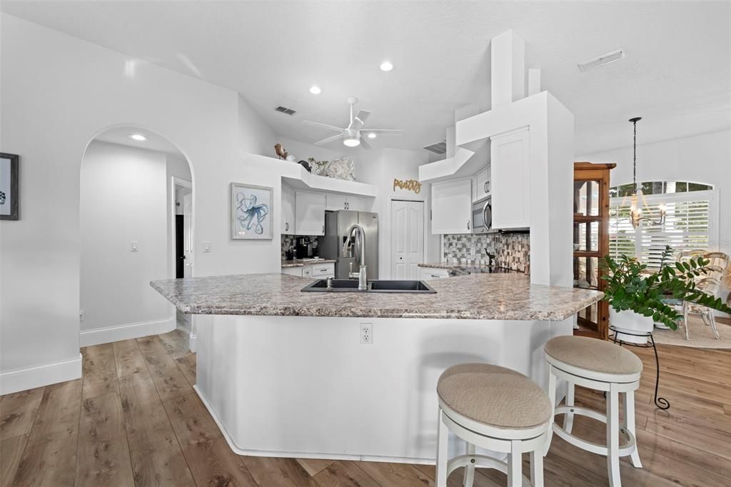 待售: $429,000 (3 贝兹, 2 浴室, 2060 平方英尺)