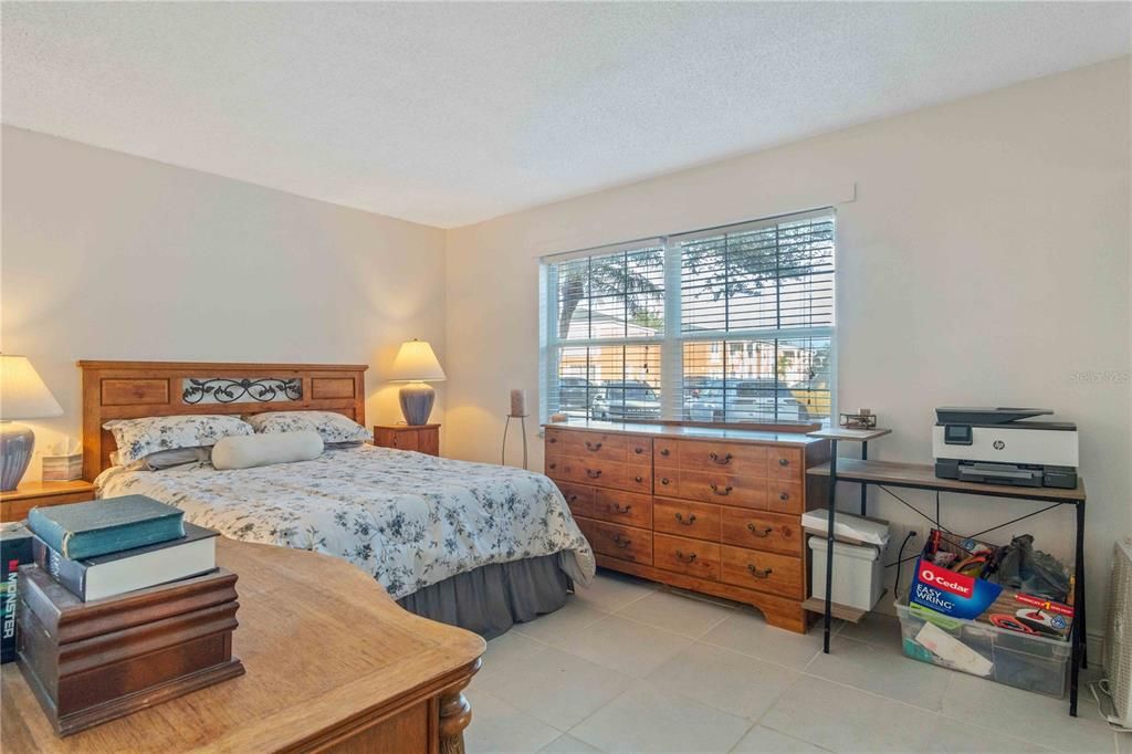 待售: $85,000 (2 贝兹, 2 浴室, 919 平方英尺)