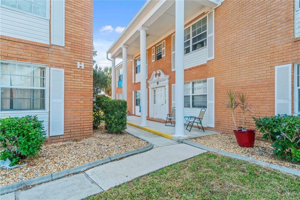 待售: $85,000 (2 贝兹, 2 浴室, 919 平方英尺)