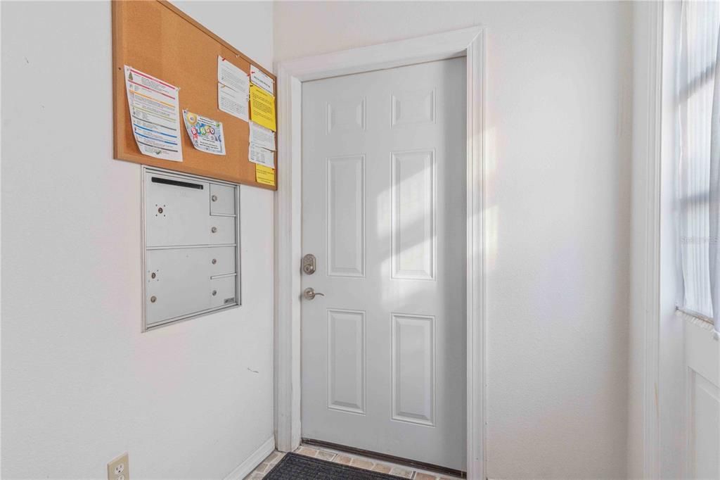 待售: $85,000 (2 贝兹, 2 浴室, 919 平方英尺)