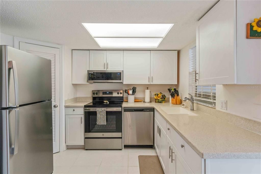 待售: $85,000 (2 贝兹, 2 浴室, 919 平方英尺)