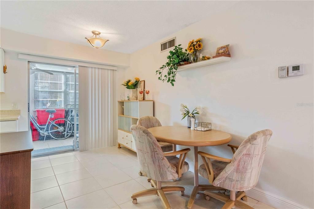 待售: $85,000 (2 贝兹, 2 浴室, 919 平方英尺)