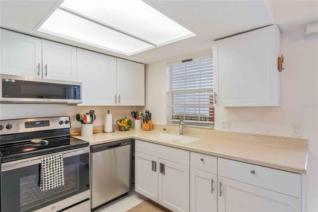 待售: $85,000 (2 贝兹, 2 浴室, 919 平方英尺)