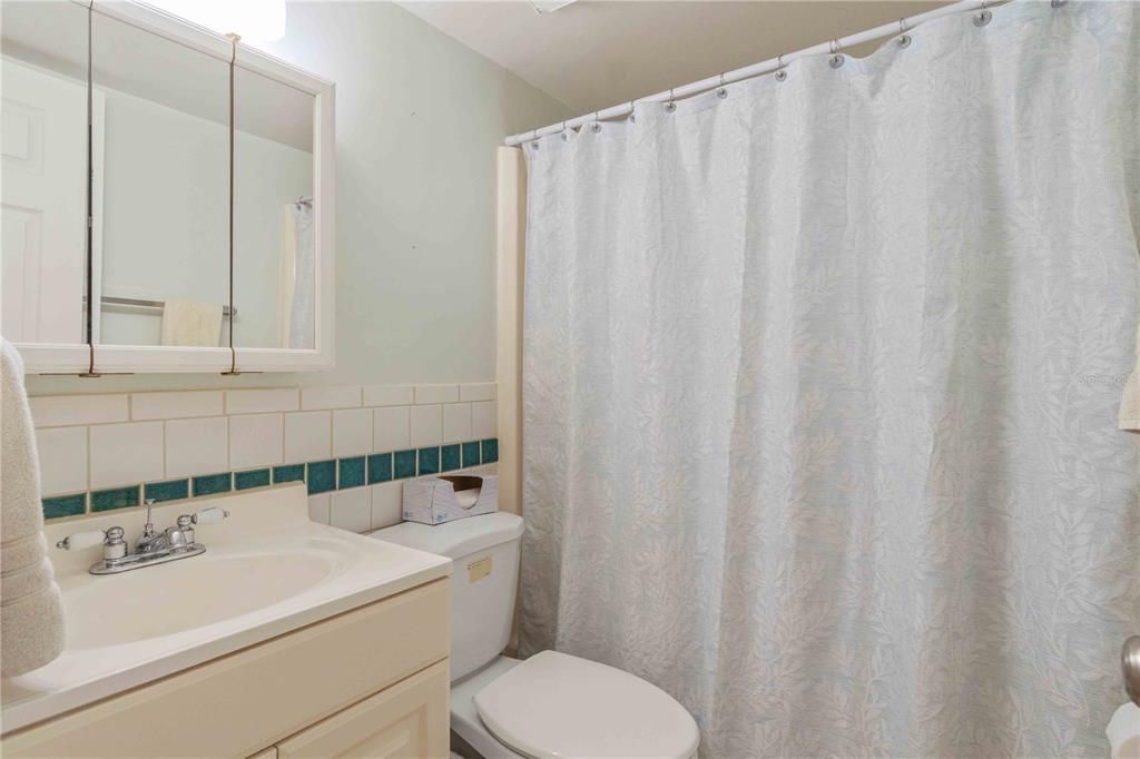 待售: $85,000 (2 贝兹, 2 浴室, 919 平方英尺)