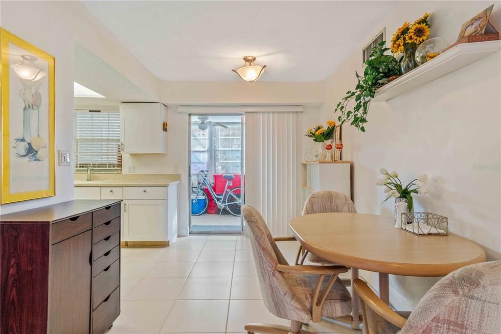 待售: $85,000 (2 贝兹, 2 浴室, 919 平方英尺)