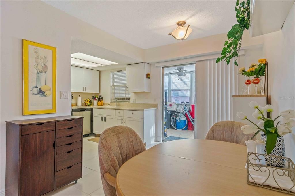 待售: $85,000 (2 贝兹, 2 浴室, 919 平方英尺)