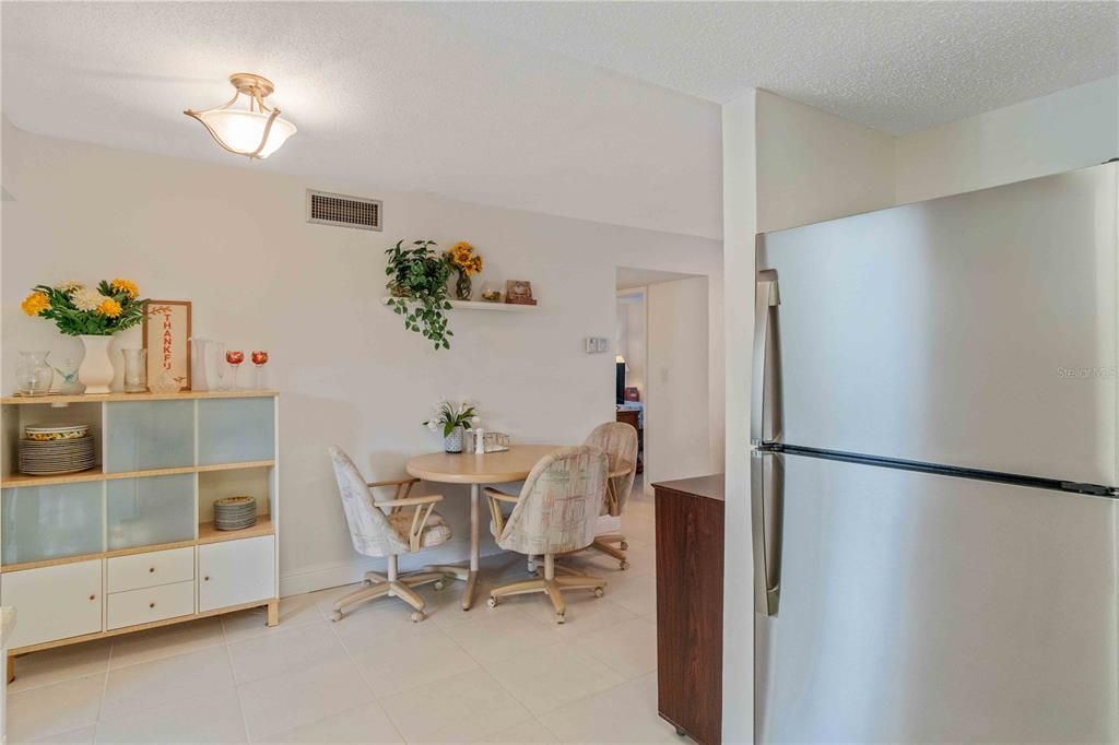 待售: $85,000 (2 贝兹, 2 浴室, 919 平方英尺)