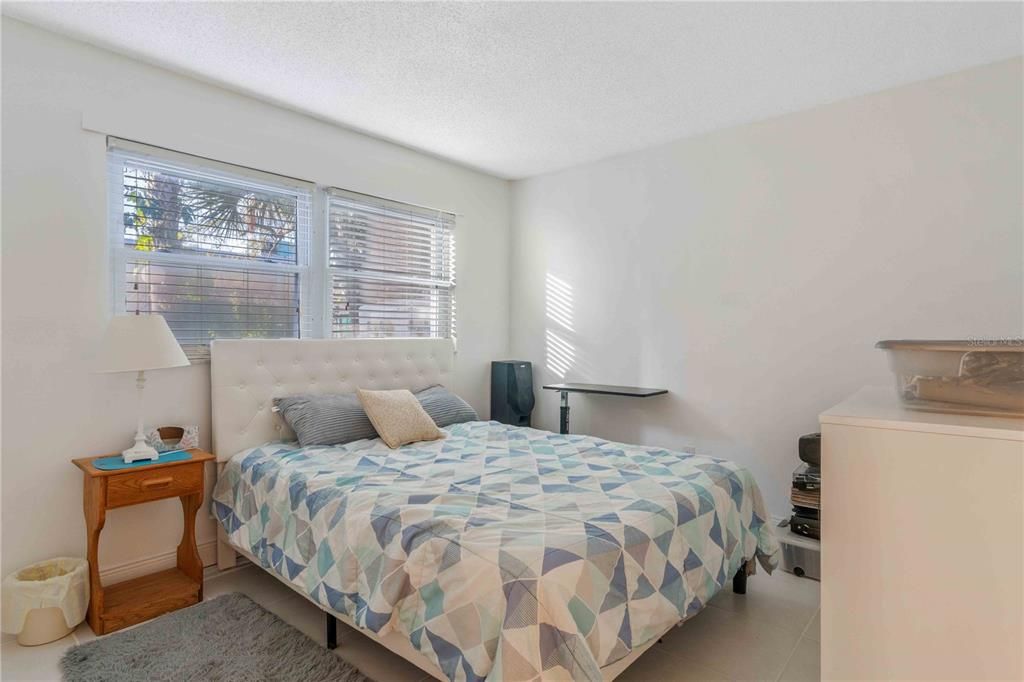 待售: $85,000 (2 贝兹, 2 浴室, 919 平方英尺)