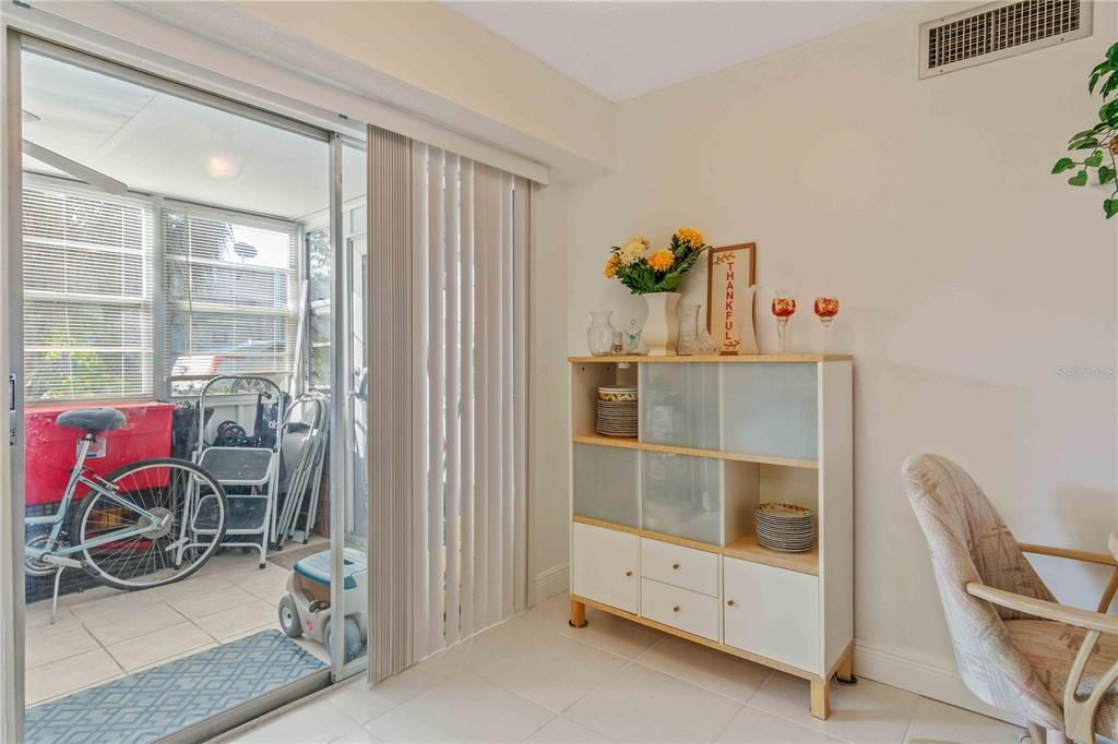 待售: $85,000 (2 贝兹, 2 浴室, 919 平方英尺)