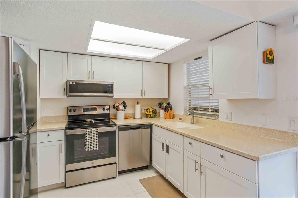 待售: $85,000 (2 贝兹, 2 浴室, 919 平方英尺)