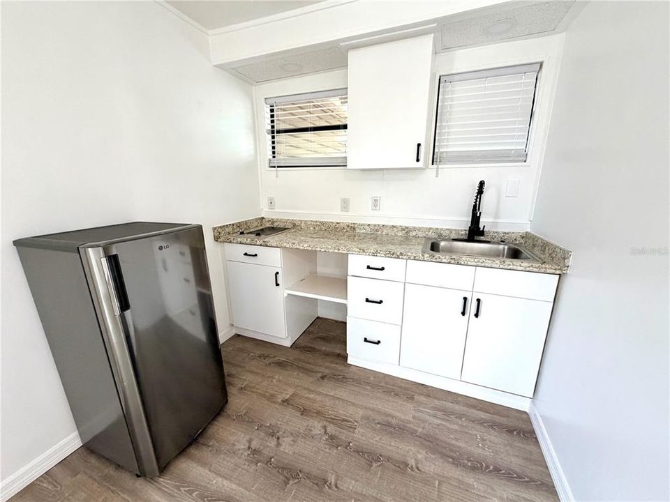 出租: $1,300 (1 贝兹, 1 浴室, 752 平方英尺)