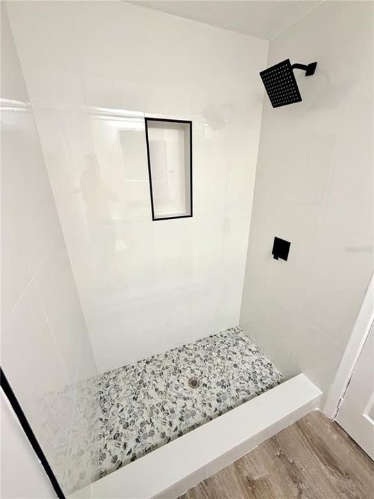 出租: $1,300 (1 贝兹, 1 浴室, 752 平方英尺)