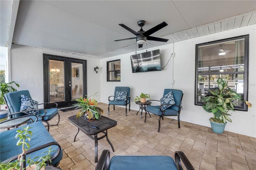 For Sale: $559,900 (3 beds, 2 baths, 1617 Square Feet)