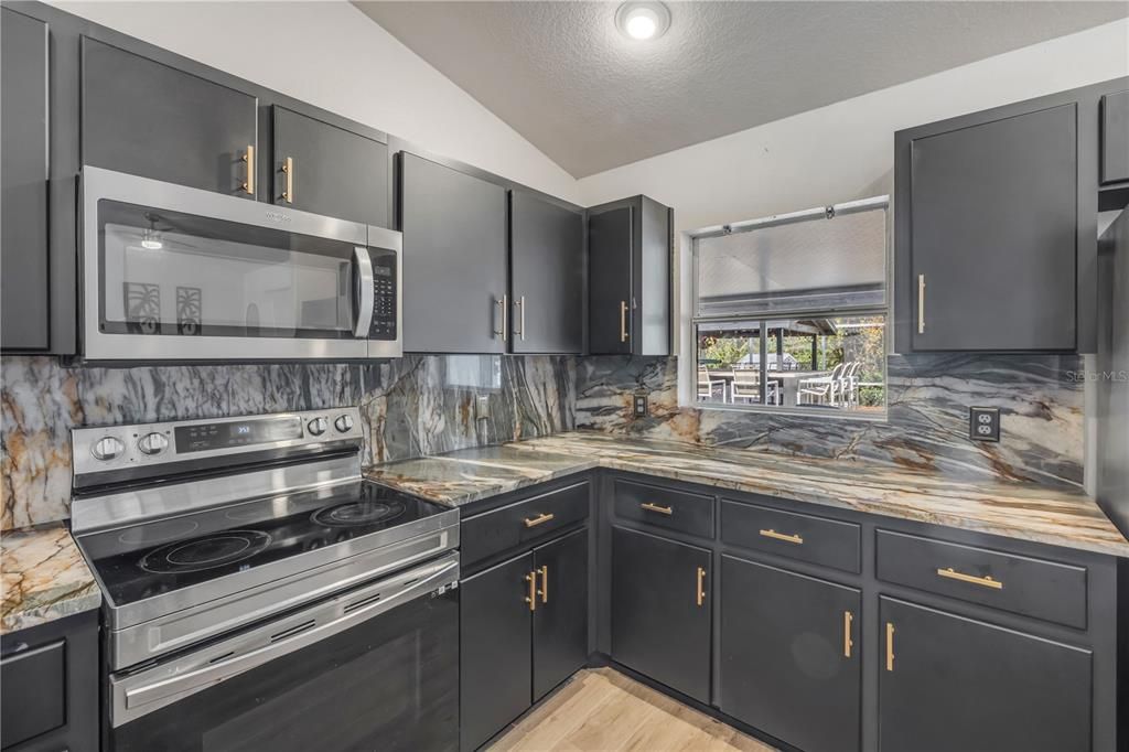 For Sale: $559,900 (3 beds, 2 baths, 1617 Square Feet)