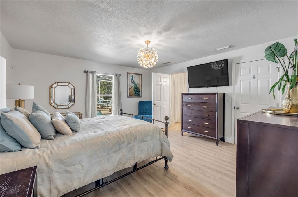 For Sale: $559,900 (3 beds, 2 baths, 1617 Square Feet)