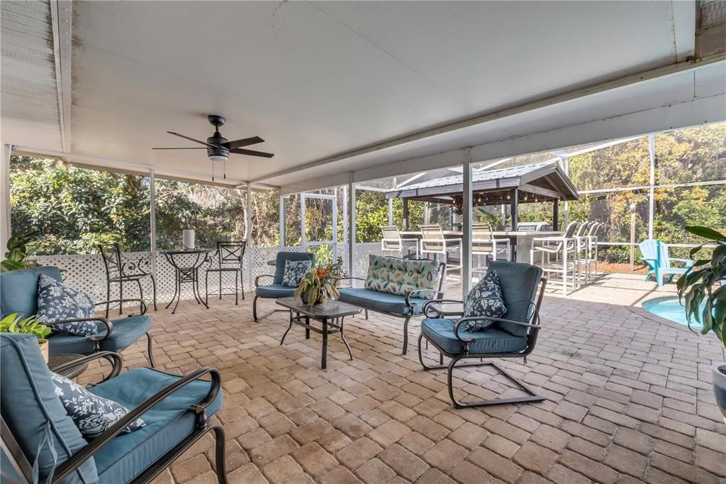 For Sale: $559,900 (3 beds, 2 baths, 1617 Square Feet)