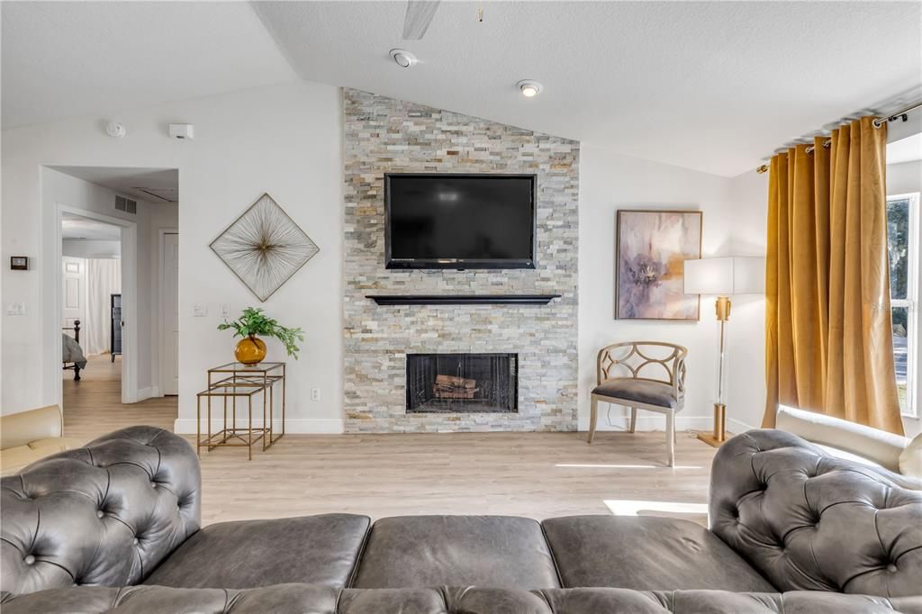 For Sale: $559,900 (3 beds, 2 baths, 1617 Square Feet)