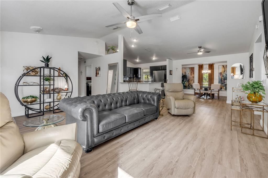 For Sale: $559,900 (3 beds, 2 baths, 1617 Square Feet)