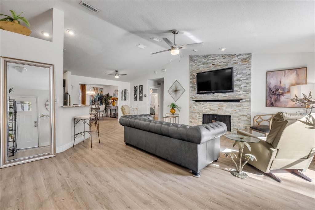 For Sale: $559,900 (3 beds, 2 baths, 1617 Square Feet)