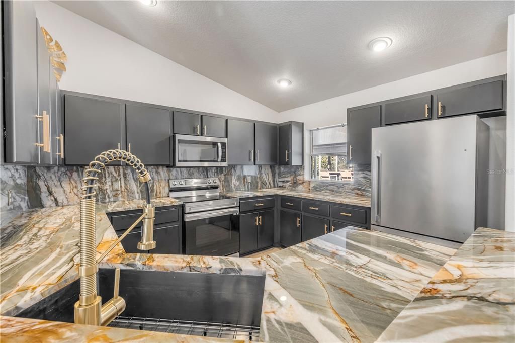 For Sale: $559,900 (3 beds, 2 baths, 1617 Square Feet)