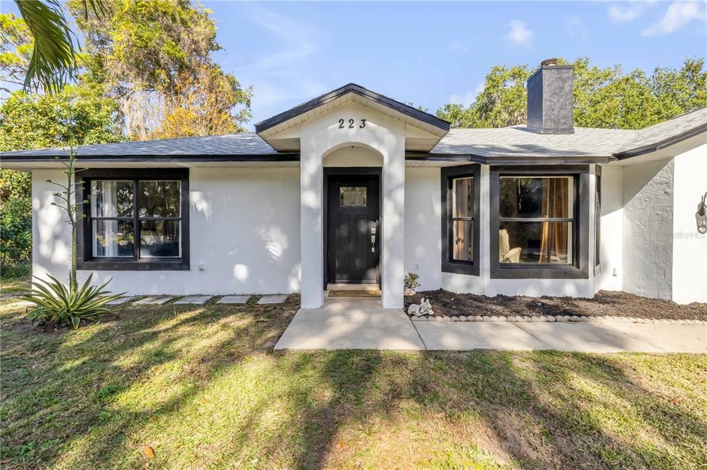 For Sale: $559,900 (3 beds, 2 baths, 1617 Square Feet)