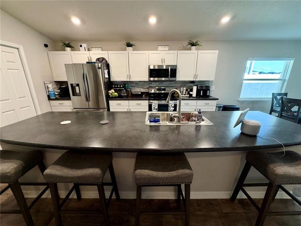 На продажу: $385,000 (4 спален, 2 ванн, 1825 Квадратных фут)