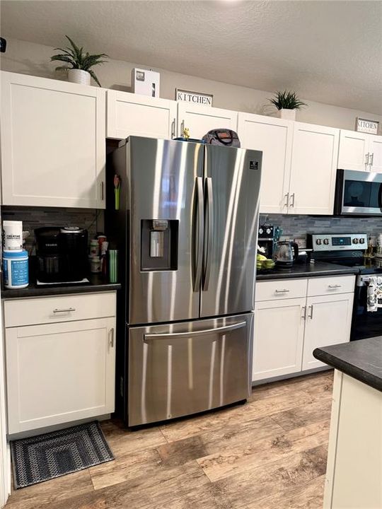 На продажу: $385,000 (4 спален, 2 ванн, 1825 Квадратных фут)