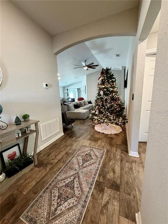 На продажу: $385,000 (4 спален, 2 ванн, 1825 Квадратных фут)