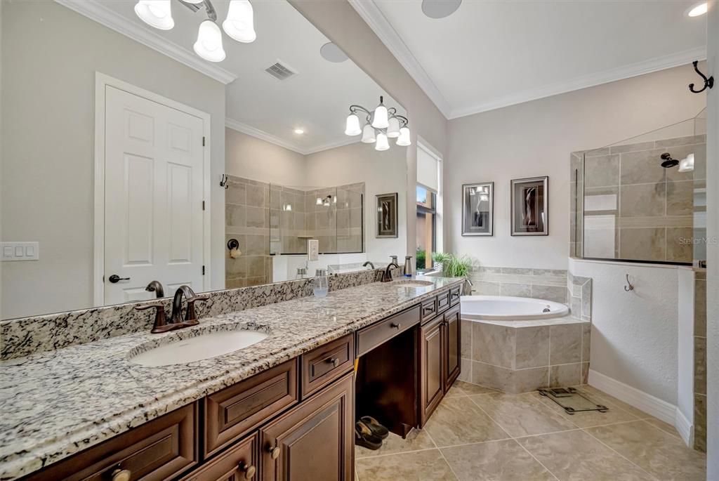 待售: $925,000 (3 贝兹, 2 浴室, 2019 平方英尺)