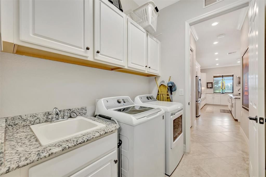 待售: $925,000 (3 贝兹, 2 浴室, 2019 平方英尺)