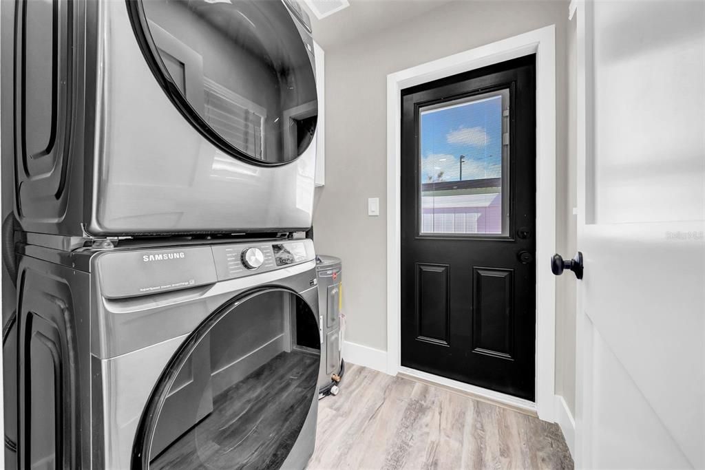 For Sale: $1,050,000 (5 beds, 0 baths, 2012 Square Feet)