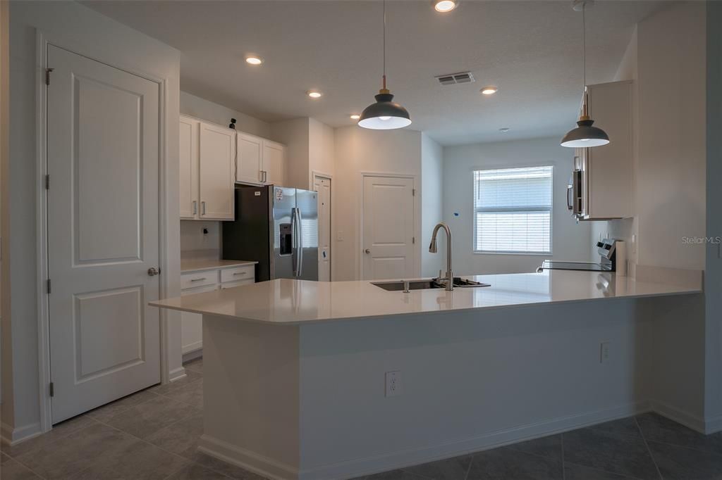 出租: $2,650 (4 贝兹, 3 浴室, 2135 平方英尺)