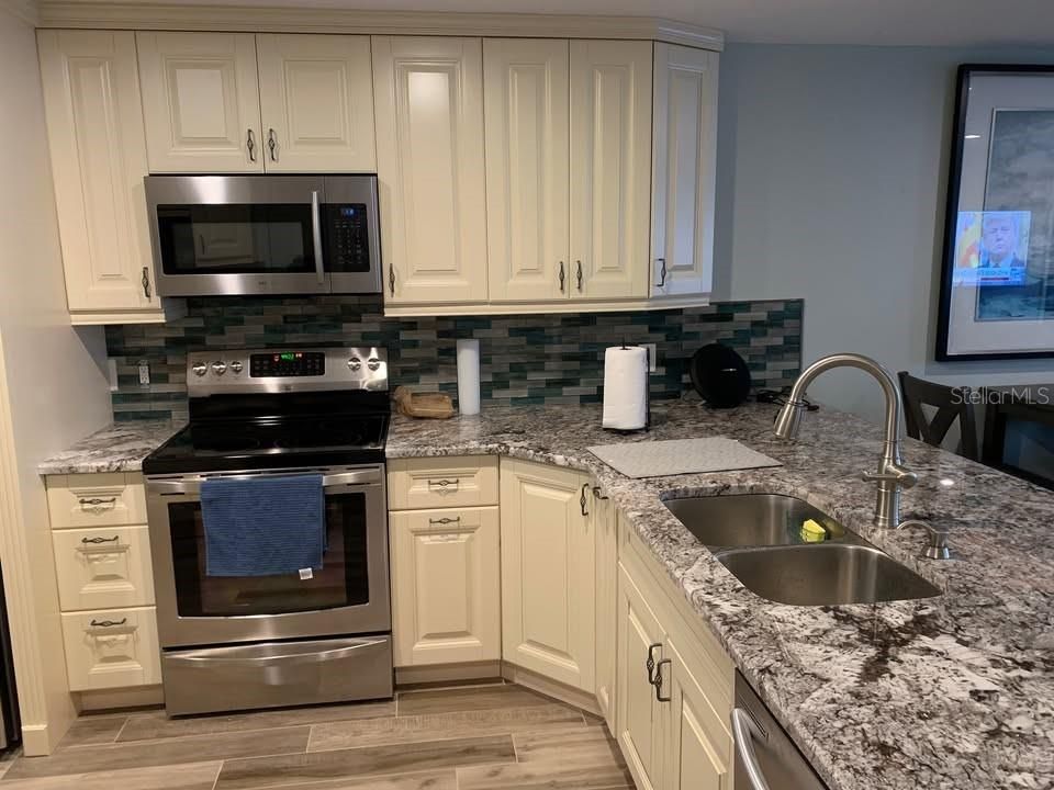 For Rent: $3,000 (2 beds, 2 baths, 980 Square Feet)