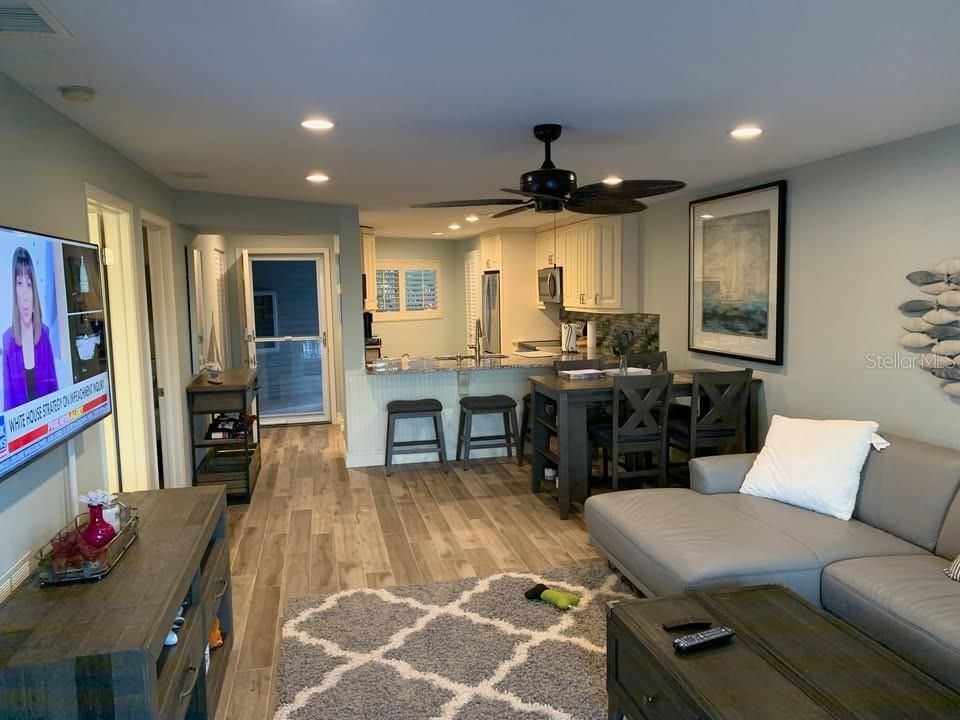 For Rent: $3,000 (2 beds, 2 baths, 980 Square Feet)