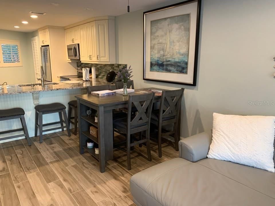 For Rent: $3,000 (2 beds, 2 baths, 980 Square Feet)