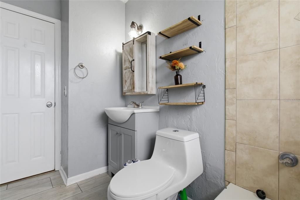 待售: $260,000 (3 贝兹, 1 浴室, 1021 平方英尺)