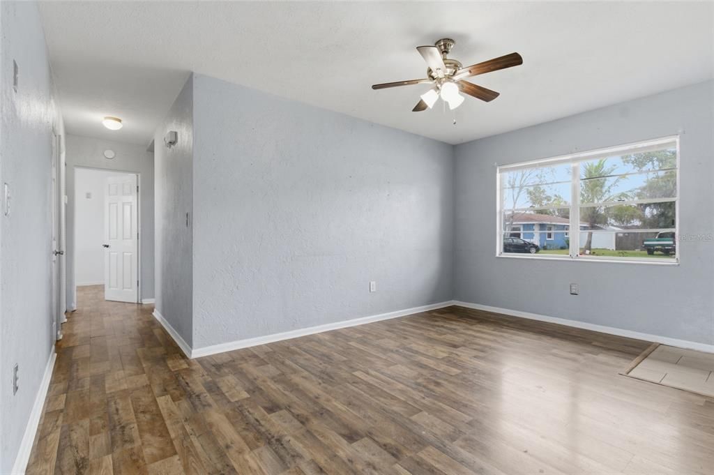 待售: $260,000 (3 贝兹, 1 浴室, 1021 平方英尺)