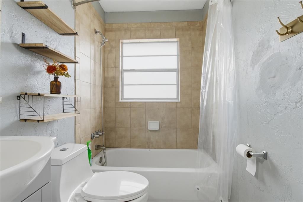 待售: $260,000 (3 贝兹, 1 浴室, 1021 平方英尺)