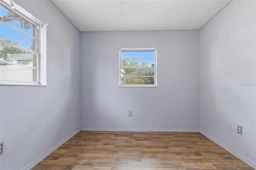 待售: $260,000 (3 贝兹, 1 浴室, 1021 平方英尺)