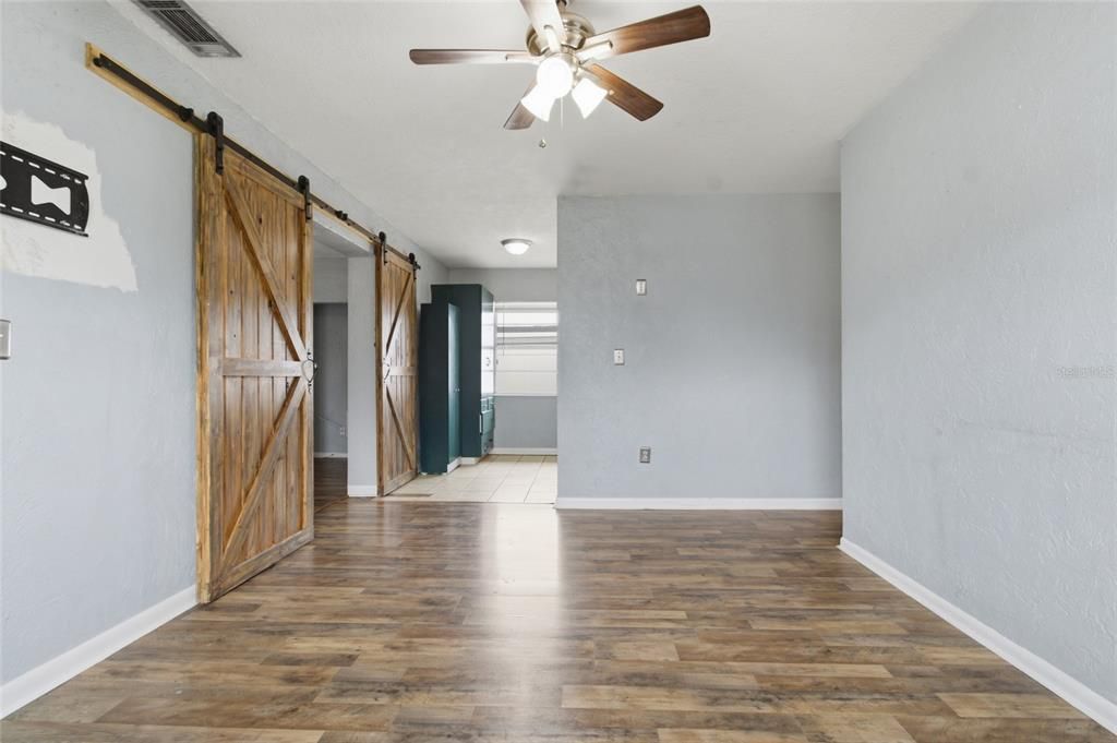 待售: $260,000 (3 贝兹, 1 浴室, 1021 平方英尺)