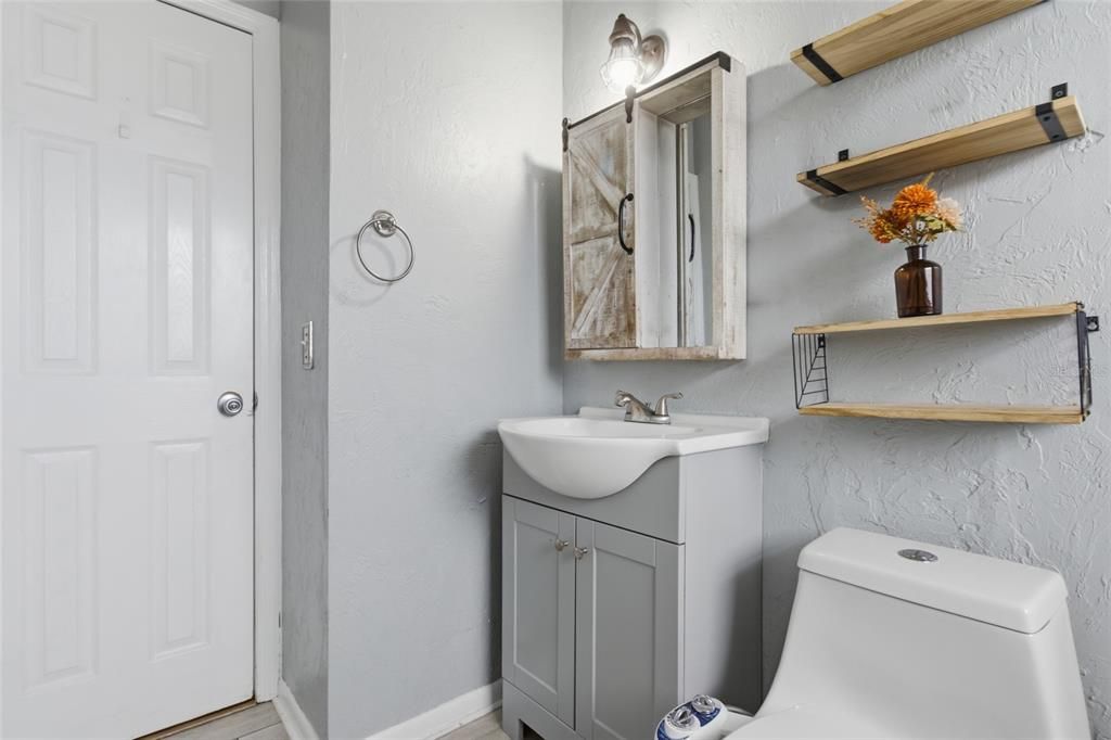 待售: $260,000 (3 贝兹, 1 浴室, 1021 平方英尺)