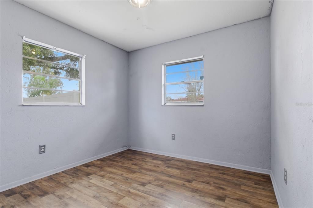 待售: $260,000 (3 贝兹, 1 浴室, 1021 平方英尺)