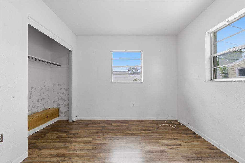 待售: $260,000 (3 贝兹, 1 浴室, 1021 平方英尺)